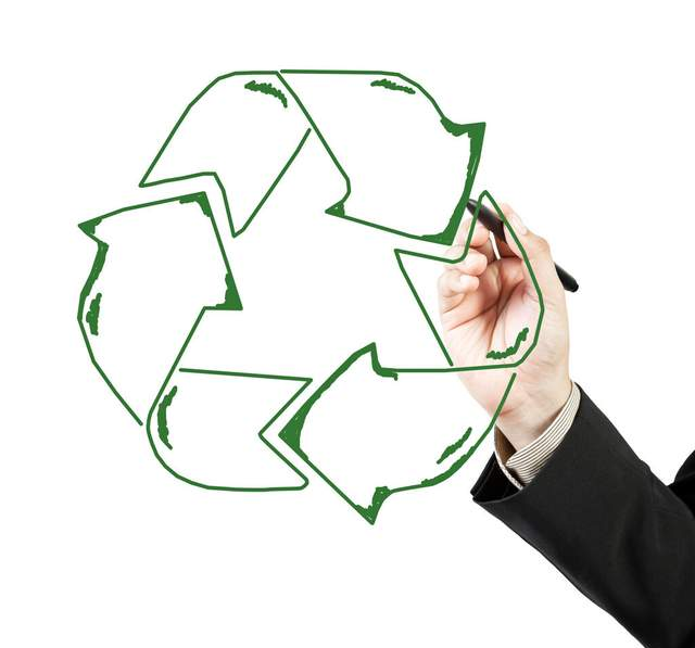 回收(Recycle)胶袋不是新鲜的事物，指的是回收边角料或者已使用的塑料袋，加工成为塑料原料，再制作成胶袋。传统回收料，因其质量不稳定及物理性质较差，大多情况下选择的客户并不多。而如果要符合大多客户的要求，达到国际认可的环保标准，树立可回收胶袋的公信力，无疑GRS认证是被公认最权威的。