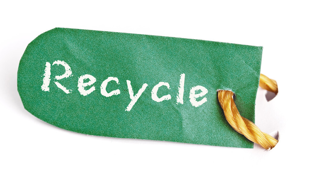 现在很多品牌客户要求产品的包装袋必须是可回收再生料，这不仅是对环境的保护，更是责任的体现。再生塑料产业已成为塑料行业中的新趋势，塑料容易加工成型，而且塑料资源丰富，因此被广泛使用，甚至可以代替部分金属制品、木制品等。